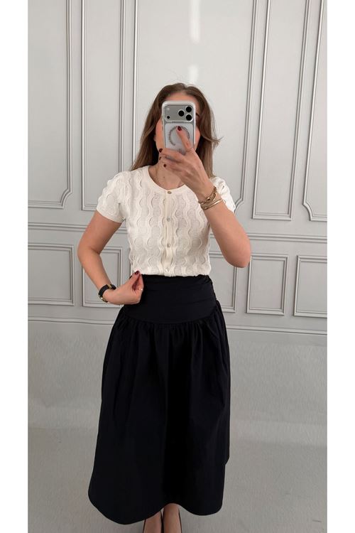 Dokulu Düğme Detaylı Krem Hırka