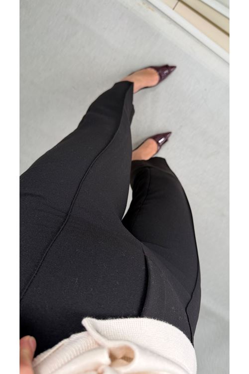 Siyah Paça Yırtmaçlı Fit Pantalon 